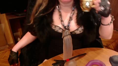Snapshot of norma_gin chatting on 12-20-24, 11:58 miss Tress online show from 12-20-24, 11:58