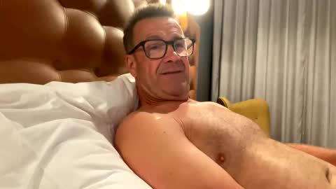 Snapshot of nottsaust chatting on 03-10-26, 11:37 Nottsaust online show from 03-10-26, 11:37