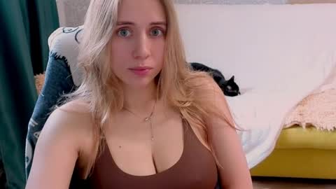 Snapshot of nova_sun chatting on 05-29-26, 01:42 Mary online show from 05-29-26, 01:42