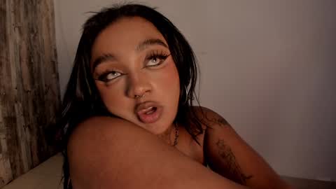 Snapshot of nova_swan chatting on 01-31-25, 01:43 NOVA online show from 01-31-25, 01:43