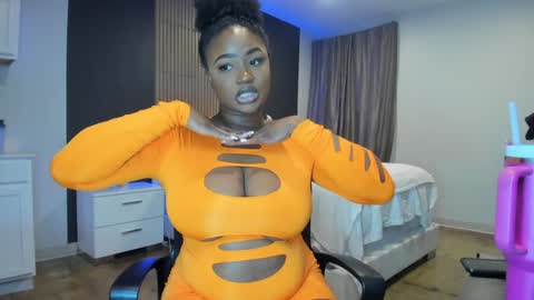 Snapshot of novacandy chatting on 12-28-24, 04:08 Nova online show from 12-28-24, 04:08