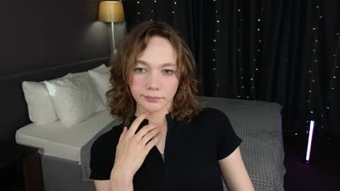 Snapshot of novaeva_ chatting on 06-01-26, 12:01 Eva online show from 06-01-26, 12:01