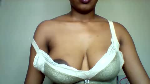 Snapshot of nubian_queen1033 chatting on 01-18-26, 02:54 happie online show from 01-18-26, 02:54