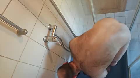Snapshot of nudechiller chatting on 06-08-26, 01:22 Vinz... online show from 06-08-26, 01:22