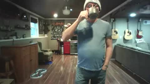 Snapshot of nudistguy194549 chatting on 12-21-25, 09:00 Nudistguy online show from 12-21-25, 09:00