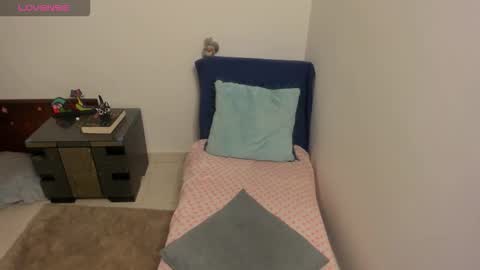 nuit_rose online show from 10-19-25, 02:12