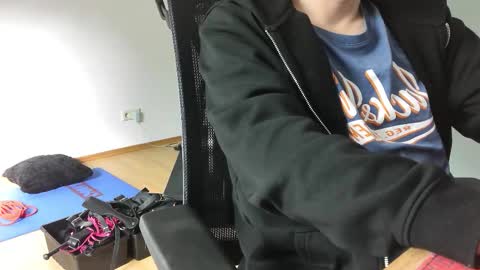 Snapshot of numlove chatting on 10-26-25, 09:37 Slave for Mistress and Master online show from 10-26-25, 09:37