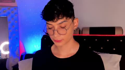   online show from 11-09-25, 03:32