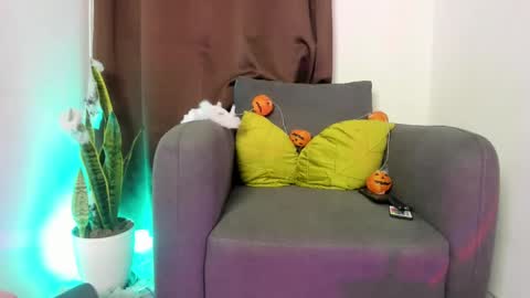 Snapshot of nyalgasai1 chatting on 10-12-25, 12:09 Nia online show from 10-12-25, 12:09