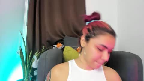 Snapshot of nyalgasai1 chatting on 10-17-25, 12:14 Nia online show from 10-17-25, 12:14