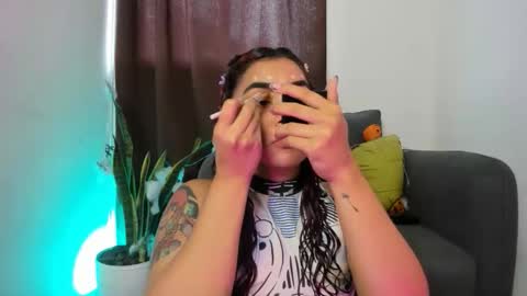 Snapshot of nyalgasai1 chatting on 10-23-25, 08:07 Nia online show from 10-23-25, 08:07