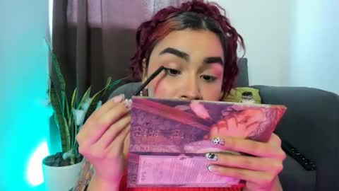 Snapshot of nyalgasai1 chatting on 10-27-25, 08:35 Nia online show from 10-27-25, 08:35