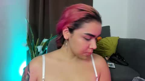 Snapshot of nyalgasai1 chatting on 10-31-25, 03:07 Nia online show from 10-31-25, 03:07