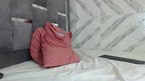 xionela gates online show from 03-10-25, 10:13