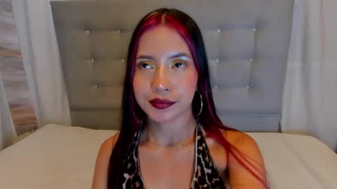 xionela gates online show from 04-21-26, 08:34