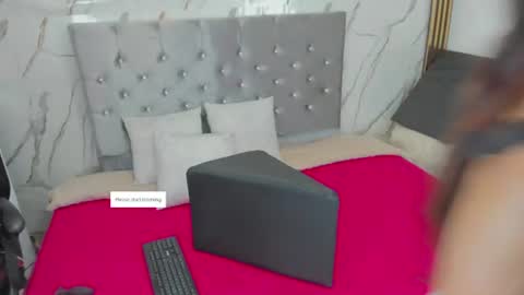 xionela gates online show from 06-20-26, 07:05
