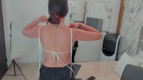 xionela gates online show from 06-28-26, 07:09