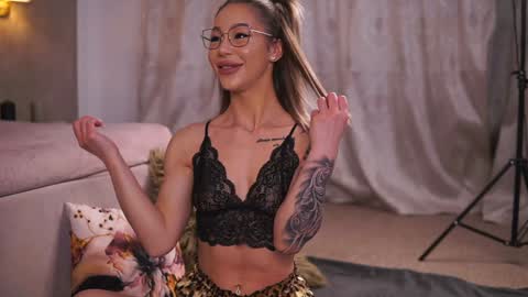 Snapshot of nyrobinova chatting on 01-29-25, 04:05 nyrobinova online show from 01-29-25, 04:05