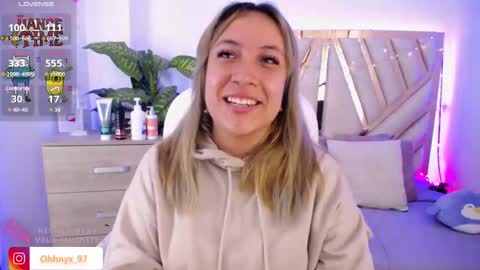 Alex   .    online show from 03-11-25, 09:04