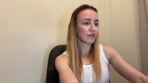 Snapshot of nyxelia_ chatting on 04-30-26, 07:25 Anastasia online show from 04-30-26, 07:25