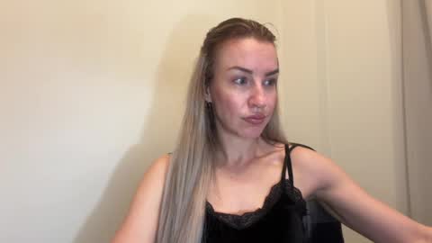 Snapshot of nyxelia_ chatting on 05-20-26, 07:03 Anastasia online show from 05-20-26, 07:03
