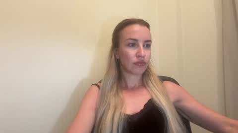 Snapshot of nyxelia_ chatting on 06-02-26, 07:10 Anastasia online show from 06-02-26, 07:10