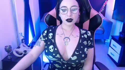 Snapshot of nyxnocturne chatting on 06-05-26, 03:07 Nyx online show from 06-05-26, 03:07
