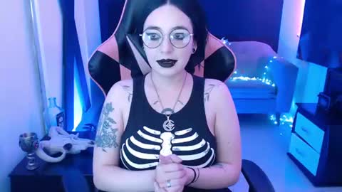 Snapshot of nyxnocturne chatting on 06-17-26, 01:45 Nyx online show from 06-17-26, 01:45