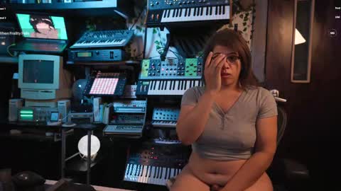 Snapshot of nyxraven chatting on 10-02-25, 06:04 NyxRaven online show from 10-02-25, 06:04