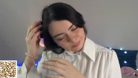Polly online show from 07-30-26, 03:33