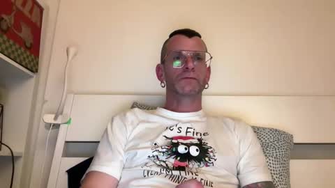Snapshot of o_johnny_deep_o chatting on 03-25-26, 11:00 Jonathan Deep online show from 03-25-26, 11:00