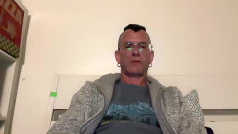 Snapshot of o_johnny_deep_o chatting on 04-05-26, 02:20 Jonathan Deep online show from 04-05-26, 02:20