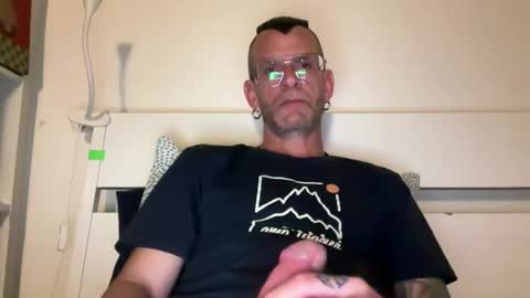 Snapshot of o_johnny_deep_o chatting on 04-09-26, 10:15 Jonathan Deep online show from 04-09-26, 10:15