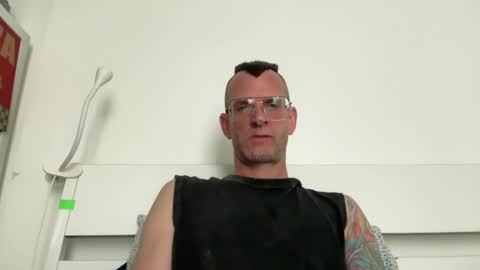 Snapshot of o_johnny_deep_o chatting on 04-15-26, 10:11 Jonathan Deep online show from 04-15-26, 10:11