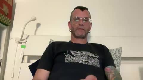 Snapshot of o_johnny_deep_o chatting on 05-17-26, 07:10 Jonathan Deep online show from 05-17-26, 07:10