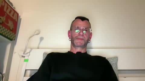 Snapshot of o_johnny_deep_o chatting on 05-18-26, 07:41 Jonathan Deep online show from 05-18-26, 07:41
