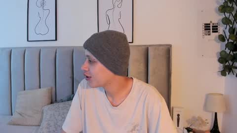 Sara Help me reach 1000 followers online show from 05-14-26, 01:18