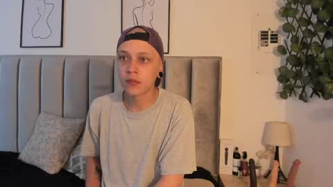 Sara Help me reach 1000 followers online show from 05-29-26, 02:48