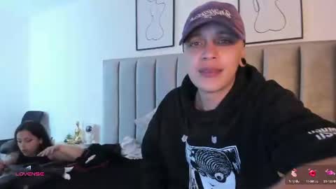 Sara Help me reach 1000 followers online show from 06-11-26, 02:48