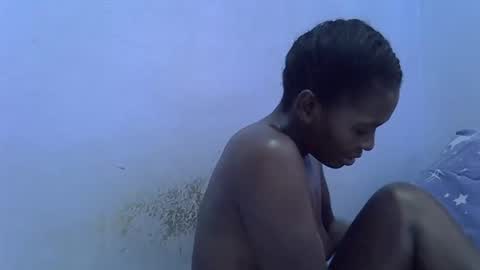 Snapshot of oceanwavves chatting on 04-15-26, 12:01 Paloma online show from 04-15-26, 12:01