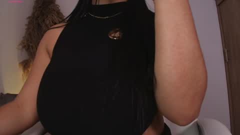 independent model online show from 04-25-26, 02:03