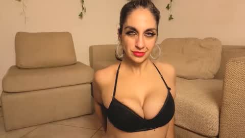 Snapshot of odalisca_bellydancer chatting on 05-06-26, 07:02 Daniela Dany online show from 05-06-26, 07:02