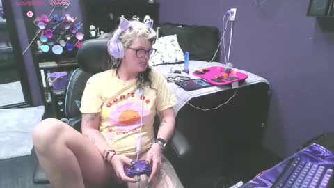 Snapshot of oddywithabody chatting on 03-09-26, 06:28 Oddy With A Body online show from 03-09-26, 06:28