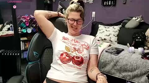 Snapshot of oddywithabody chatting on 04-22-26, 05:54 Oddy With A Body online show from 04-22-26, 05:54