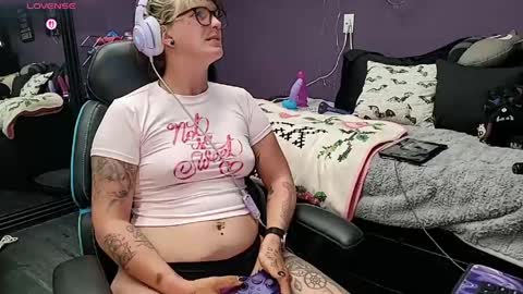 Snapshot of oddywithabody chatting on 05-05-26, 12:18 Oddy With A Body online show from 05-05-26, 12:18