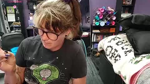 Snapshot of oddywithabody chatting on 05-17-26, 06:55 Oddy With A Body online show from 05-17-26, 06:55