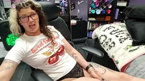Snapshot of oddywithabody chatting on 05-27-26, 05:59 Oddy With A Body online show from 05-27-26, 05:59