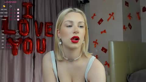 Lynna online show from 02-18-25, 03:21