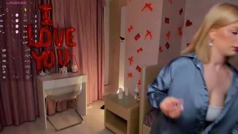 Lynna online show from 03-03-25, 03:20