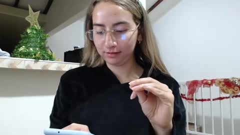 Snapshot of odette_brigh_ chatting on 12-12-24, 02:37 Val online show from 12-12-24, 02:37